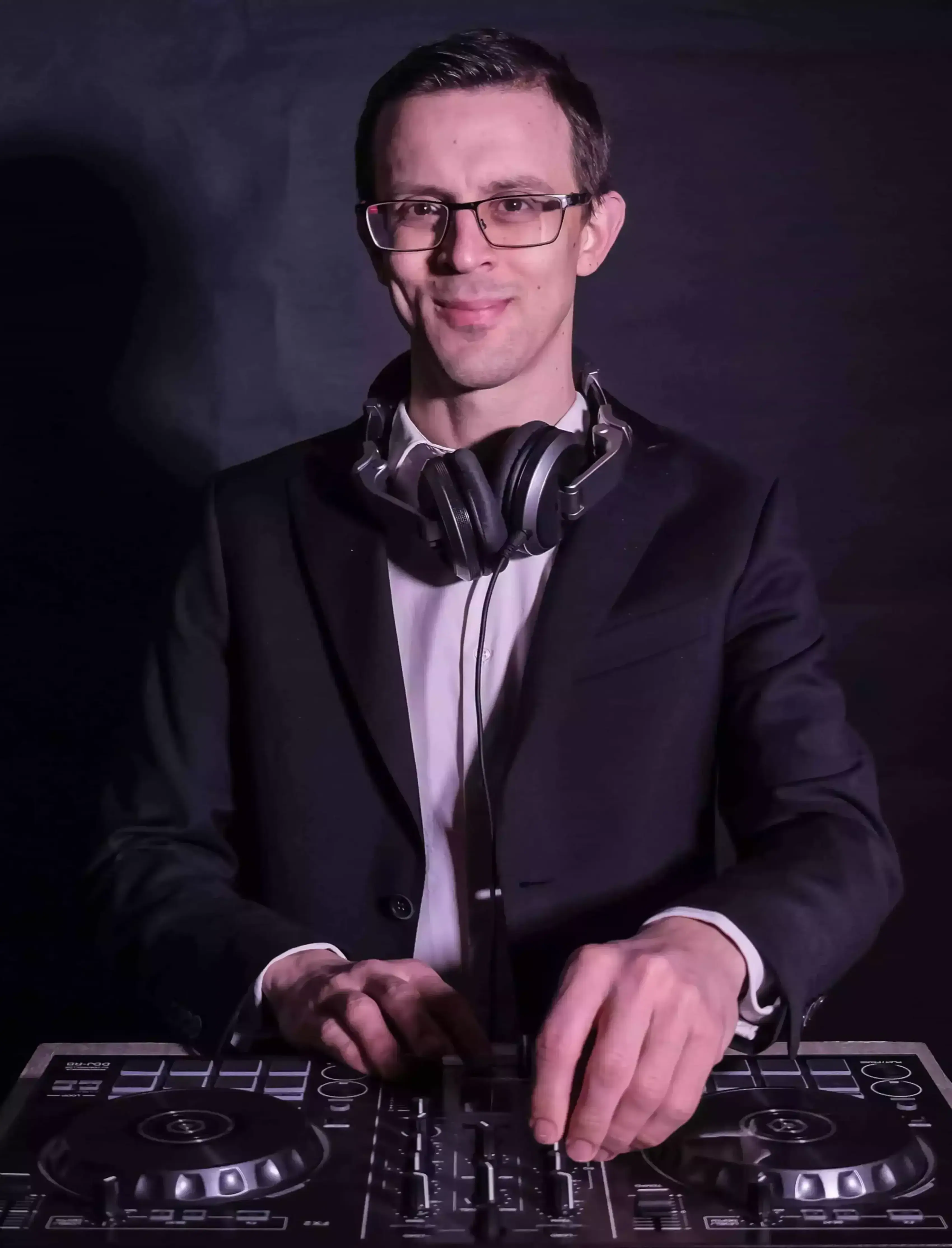 Contatta MACO DJ per il tuo evento